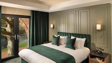 Superior Double Room | Desk, iron/ironing board, free WiFi, bed sheets