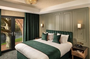 Superior Double Room | Desk, iron/ironing board, free WiFi, bed sheets