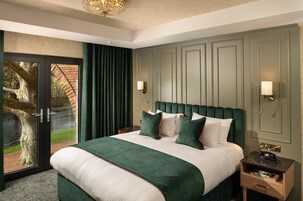 高级双人房 | 办公桌、熨斗/熨衣板、免费 WiFi、床单