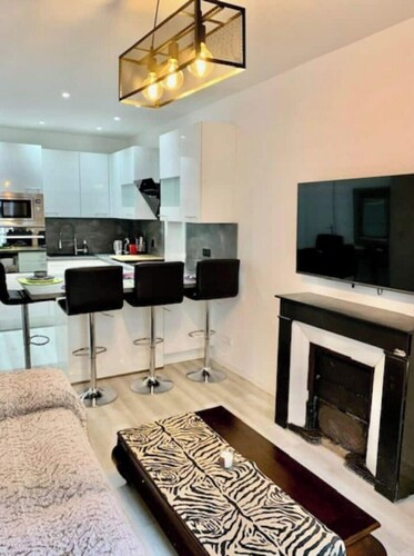 New Luxury Apartment in the Heart of Grenoble- Modern, Bright, Absolute Comfort!