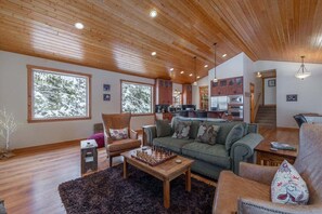 Televisión y chimenea