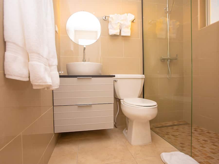 Deluxe Studio Suite | Bathroom