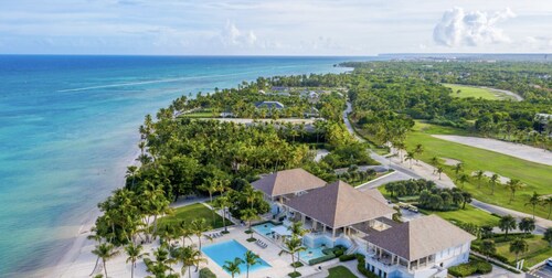 Luxury The Dream villa  w/golf view, outdoor screen movie, CHEF & staff incl.