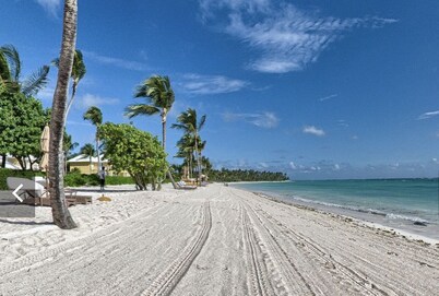 Luxury The Dream villa  w/golf view, outdoor screen movie, CHEF & staff incl.