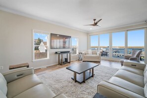 Télévision, jeux vidéo, chaîne hi-fi