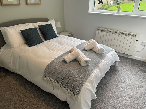 Castle Court Modern 2 Bed Apartment