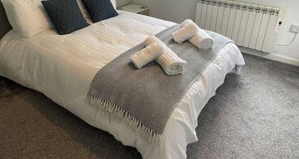 Castle Court Modern 2 Bed Apartment