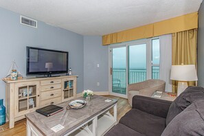 TV - Carolinian 2/2 DELUXE Oceanfront Master with Free Parking & Wifi in Myrtle Beach (Myrtle Beach)