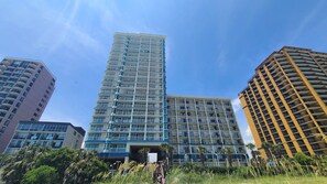 Exterior - Carolinian 2/2 DELUXE Oceanfront Master with Free Parking & Wifi in Myrtle Beach (Myrtle Beach)