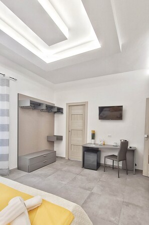 Camera con balcone (Ambra) | Down comforters, pillowtop beds, minibar, desk - RossHouse (Sorrento)
