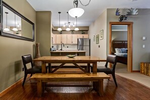 Dining - Spacious Getaway near Banff w/ Heated Pool (Canmore)