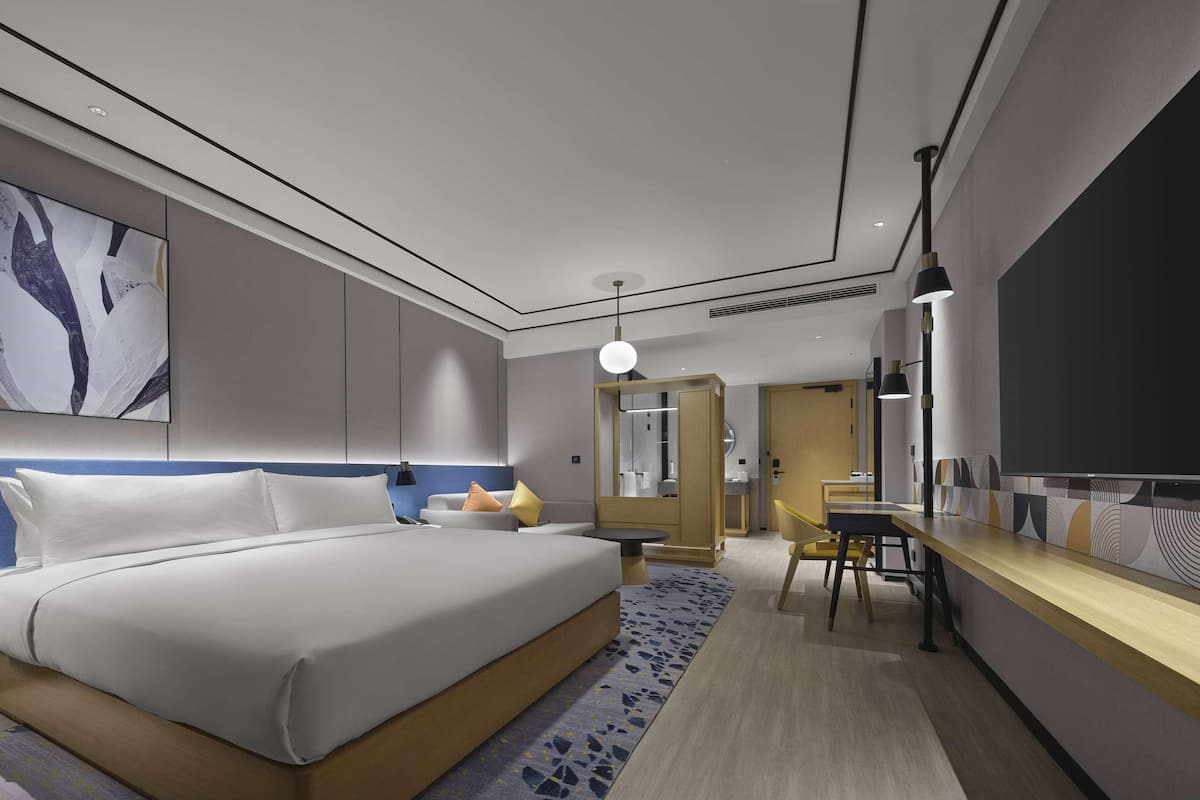 Premium bedding, in-room safe, desk, laptop workspace