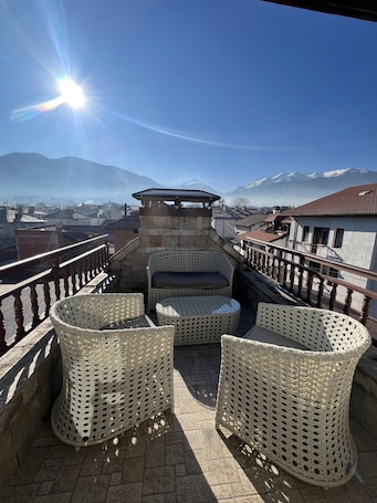 2 habitaciones, minibar, sistema de insonorizaciĂłn y wifi gratis