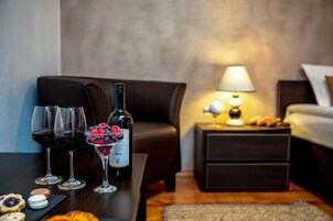 迷你吧、隔音、免费 WiFi、床单