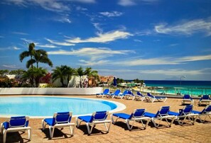 حمّام سباحة خارجي