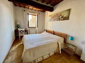 1 bedroom, desk, free WiFi, bed sheets - Siena - A few steps from Piazza del Campo (Siena)