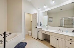 Combined shower/tub, jetted tub, hair dryer, towels