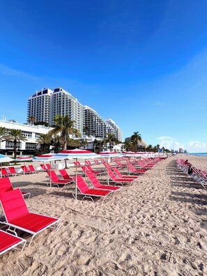Beach nearby, sun loungers, beach towels