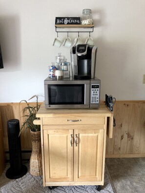 Interior - Mt Spokane updated Ski Condo WiFi, Pool & Hot Tub~sleeps 4~hike, bike, explore  (Mead)