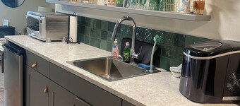 Quiet & cozy loft apartment only minutes to downtown Springfield and U of O.