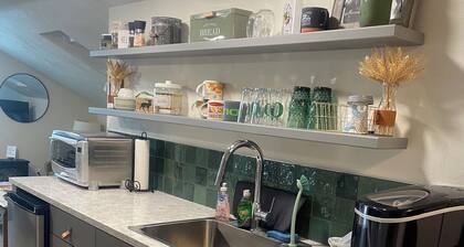 Quiet & cozy loft apartment only minutes to downtown Springfield and U of O.