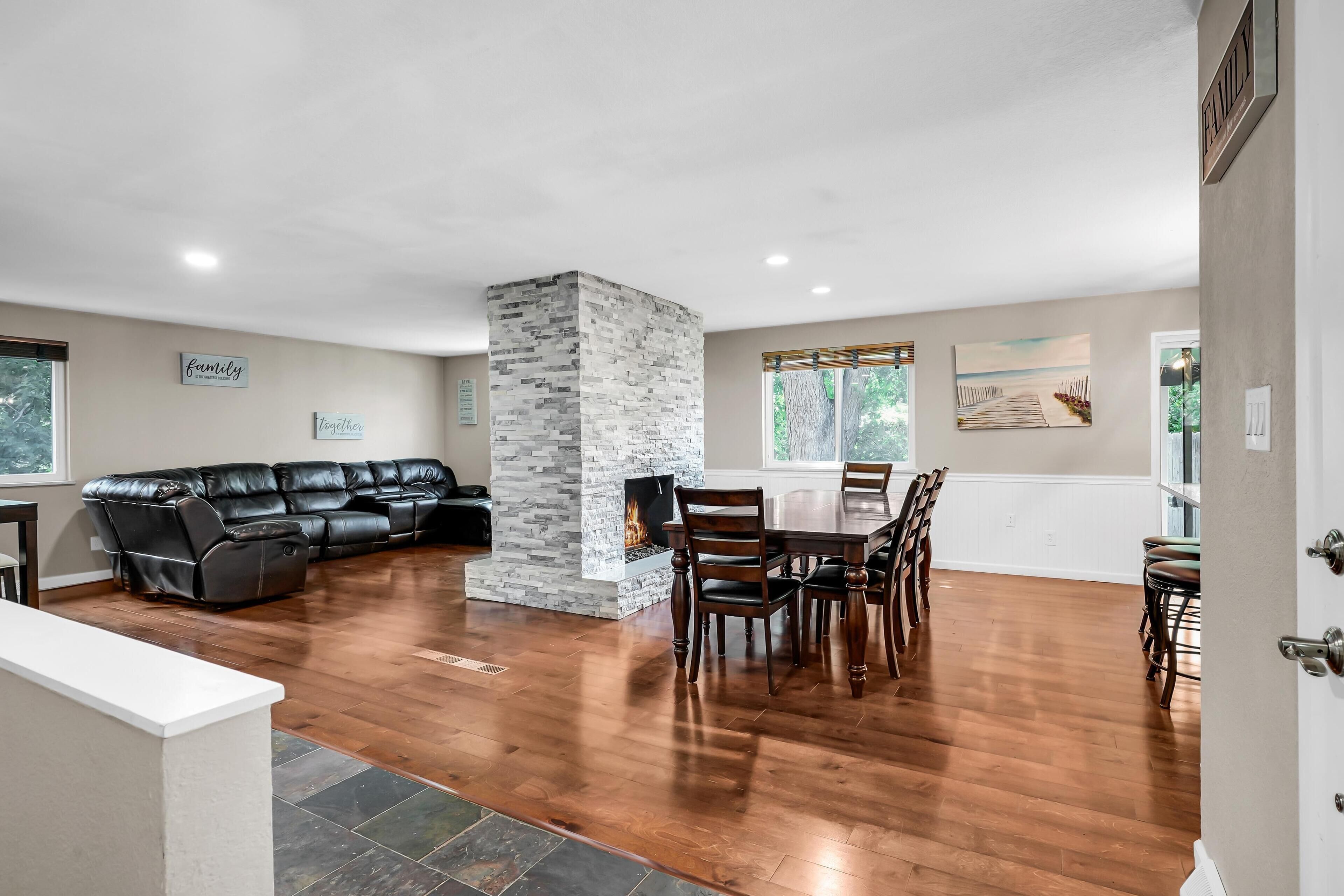 Huge Arvada Retreat! Great quiet neighborhood!