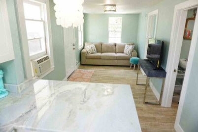 Beachside Cottage Walk 2Beach/Ocean Center PETS OK