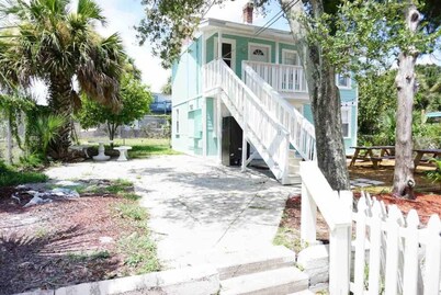Beachside Cottage Walk 2Beach/Ocean Center PETS OK