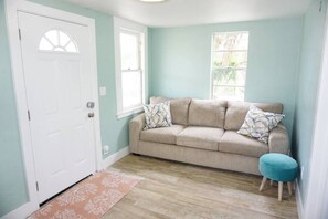 Smart TV, offices - Beachside Cottage Walk 2Beach/Ocean Center PETS OK (Daytona Beach)