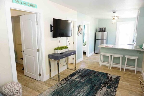 Interior - 🏝 Steps to Ocean Center| Walk to Beach & Boardwalk | PETS OK! (Daytona Beach)