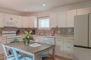 Fridge, microwave, oven, stovetop - Walk to Beach & Ocean Center / Garage / 60' Driveway. PETS OK! (Daytona Beach)