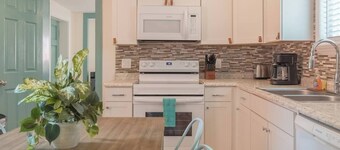 Walk to Beach & Ocean Center / Garage / 60' Driveway. PETS OK!