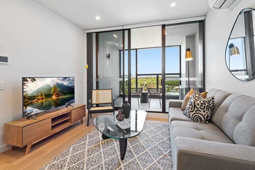 Stunning 1-Bed with City Views and Amenities
