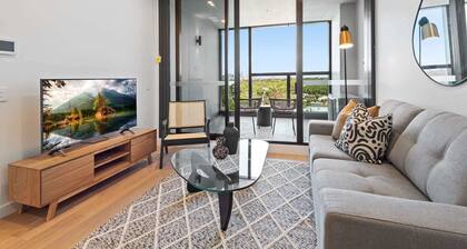 Stunning 1-Bed with City Views and Amenities