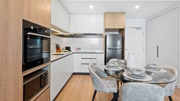 Fridge, microwave, oven, stovetop