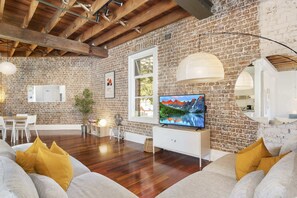 Télévision, espaces bureaux