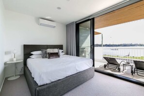 3 chambres, fer et planche à repasser, Wi-Fi, draps fournis