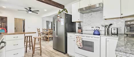 Fridge, microwave, stovetop, dishwasher