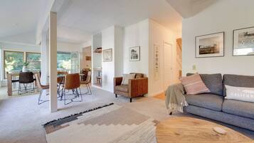 TV, fireplace, books, stereo