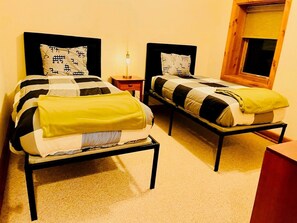 4 bedrooms, desk, travel cot, free WiFi