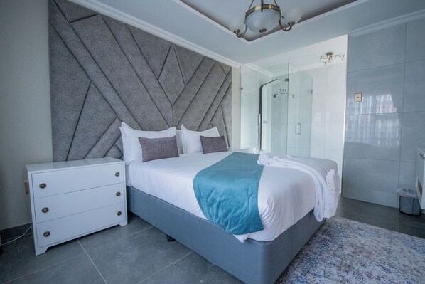 Caja de seguridad en la habitación y escritorio