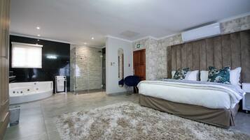 Leopard Presidential Suite | 1 bedroom, in-room safe, desk, iron/ironing board