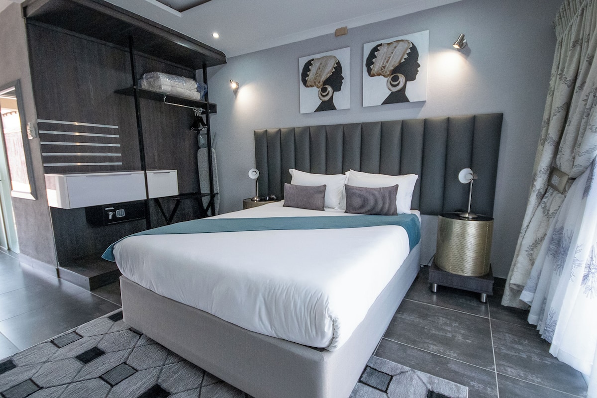 1 bedroom, in-room safe, desk, iron/ironing board