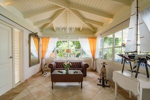 Interior - Luxury Oceanfront villa with a gorgeous salt water pool (Sint Willibrordus)