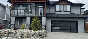 Hot tub, Pet Friendly + Monthly Discounts! Trails Nearby!
