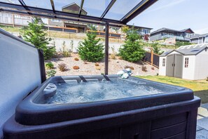 Terrace/patio - Hot tub, Pet Friendly + Monthly Discounts! Trails Nearby!
(Nanaimo)