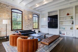 スマートテレビ、テレビゲーム、書庫、ステレオ