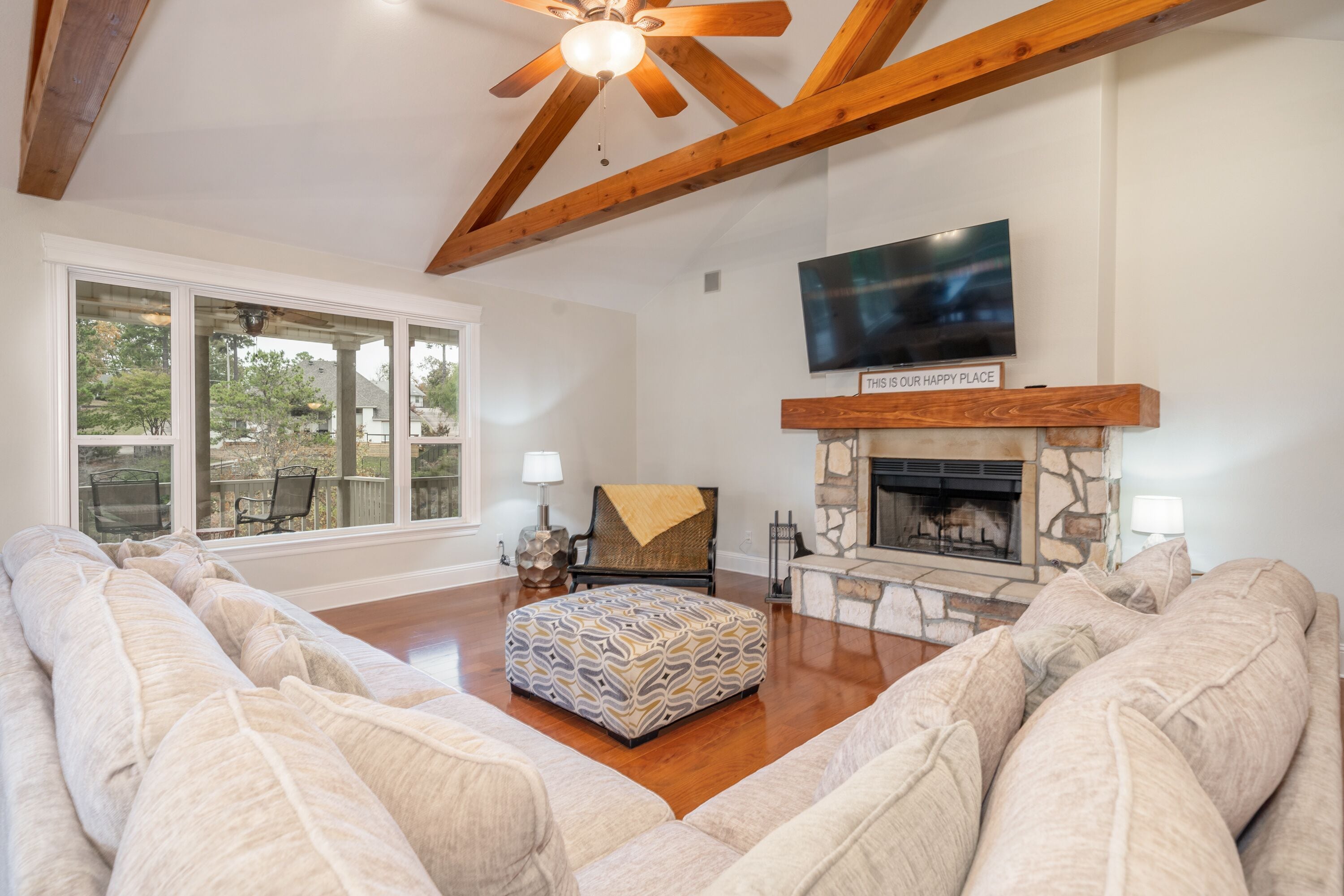 The St. Thomas On Lake Hamilton - Sleeps 10, Lakefront!