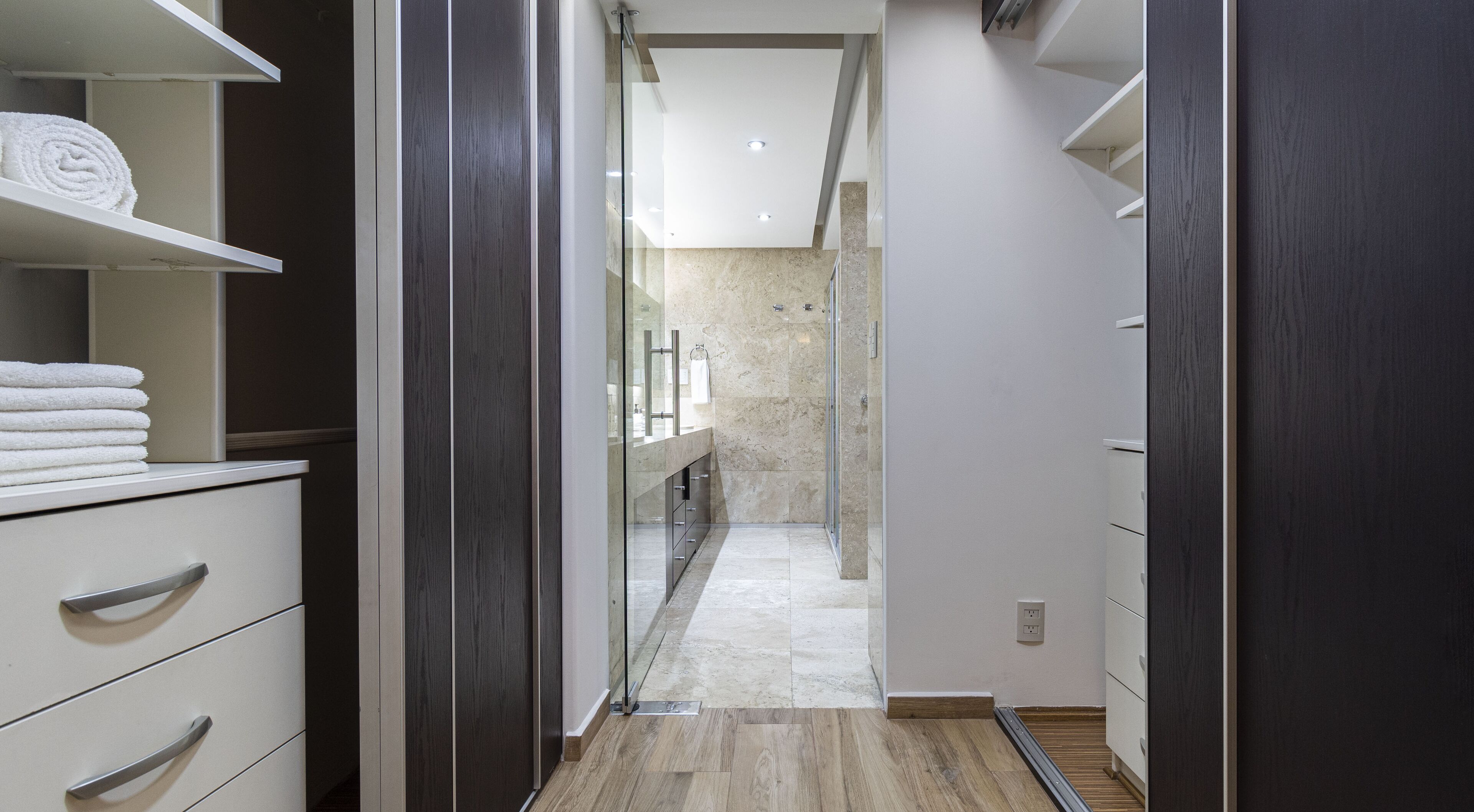 Superior-Apartment | Schrank