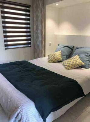 1 slaapkamer, een strijkplank/strijkijzer, reisbedje, gratis wifi